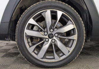 Подержанный автомобиль Москвич 3е 2023 года (12 фото)