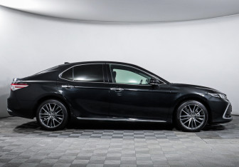 Подержанный автомобиль Toyota Camry Sedan 2023 года (4 фото)