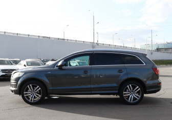 Подержанный автомобиль Audi Q7 2007 года (8 фото)