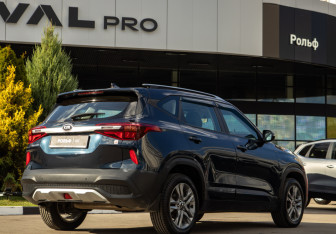 Подержанный автомобиль Kia Seltos 2021 года (4 фото)