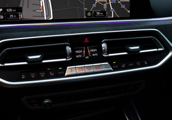 Подержанный автомобиль BMW X5 2020 года (25 фото)