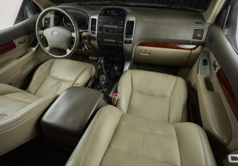 Подержанный автомобиль Toyota Land Cruiser Prado 2005 года (12 фото)