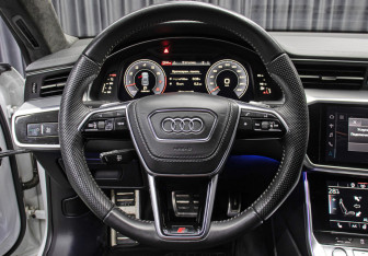 Подержанный автомобиль Audi A7 2018 года (17 фото)