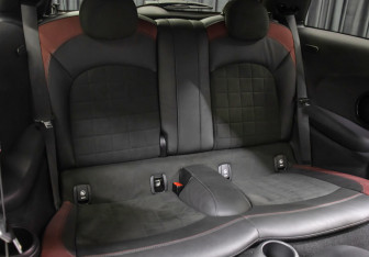 Подержанный автомобиль MINI Hatch 2016 года (13 фото)