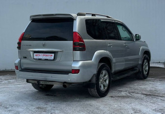 Подержанный автомобиль Toyota Land Cruiser Prado 2003 года (5 фото)