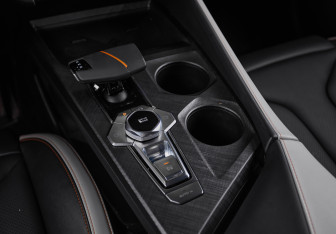 Подержанный автомобиль Changan UNI-V 2024 года (22 фото)