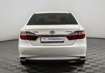 Подержанный автомобиль Toyota Camry Sedan 2015 года (6 фото)