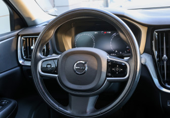 Подержанный автомобиль Volvo S60 2019 года (17 фото)