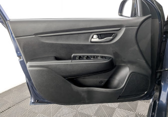 Подержанный автомобиль Kia Rio Hatchback 2021 года (19 фото)