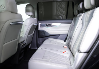 Подержанный автомобиль GAC GS8 2023 года (12 фото)