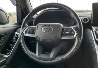 Подержанный автомобиль Toyota Land Cruiser Suv 2024 года (14 фото)
