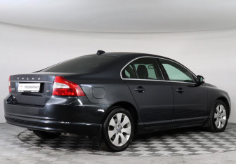 Подержанный автомобиль Volvo S80 2008 года (3 фото)