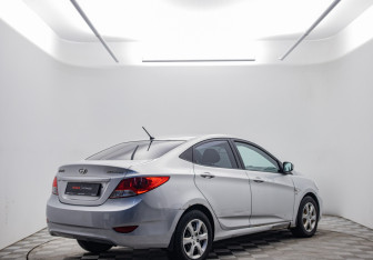 Подержанный автомобиль Hyundai Solaris Sedan 2011 года (5 фото)