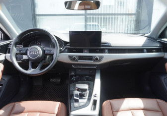 Подержанный автомобиль Audi A4 Sedan 2022 года (12 фото)