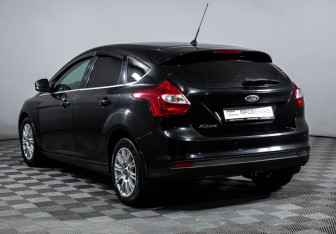 Подержанный автомобиль Ford Focus Hatchback 2012 года (7 фото)