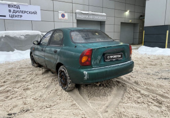 Подержанный автомобиль Chevrolet Lanos 2006 года (7 фото)