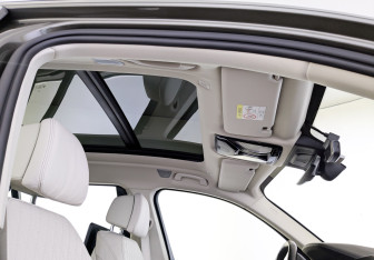 Подержанный автомобиль BMW X7 2021 года (23 фото)