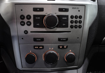 Подержанный автомобиль Opel Zafira Compactvan 2010 года (16 фото)