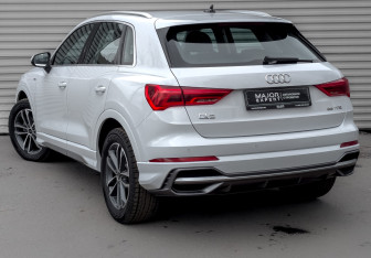 Подержанный автомобиль Audi Q3 2023 года (7 фото)