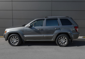 Подержанный автомобиль Jeep Grand Cherokee 2007 года (8 фото)