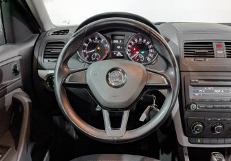 Подержанный автомобиль Skoda Yeti 2014 года (21 фото)