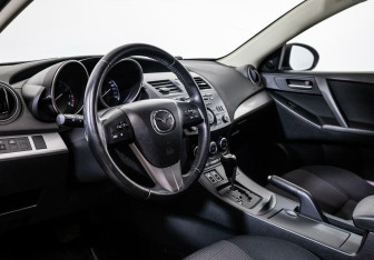 Подержанный автомобиль Mazda 3 Hatchback 2012 года (9 фото)