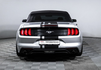 Подержанный автомобиль Ford Mustang Convertible 2018 года (6 фото)