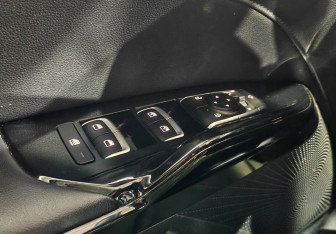 Подержанный автомобиль Kia K5 2020 года (17 фото)