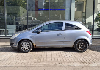 Подержанный автомобиль Opel Corsa 2007 года (8 фото)