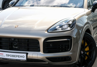 Подержанный автомобиль Porsche Cayenne 2018 года (27 фото)