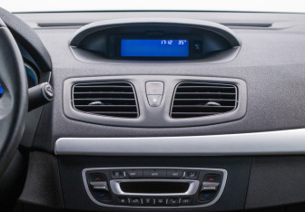 Подержанный автомобиль Renault Fluence 2012 года (14 фото)