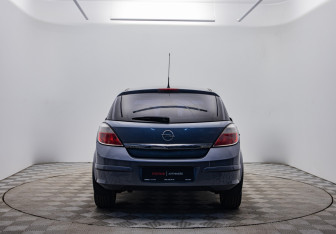 Подержанный автомобиль Opel Astra Hatchback 2006 года (6 фото)
