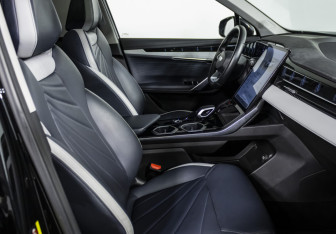 Подержанный автомобиль Geely Atlas 2024 года (10 фото)