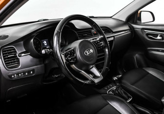Подержанный автомобиль Kia Rio Sedan 2018 года (9 фото)