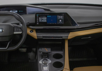 Подержанный автомобиль Changan UNI-V 2023 года (14 фото)