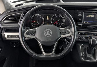 Подержанный автомобиль Volkswagen Multivan 2021 года (21 фото)