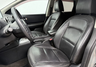 Подержанный автомобиль Nissan Qashqai 2007 года (10 фото)