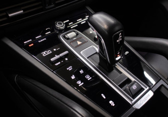 Подержанный автомобиль Porsche Cayenne 2019 года (19 фото)