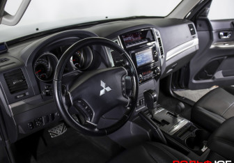 Подержанный автомобиль Mitsubishi Pajero 2014 года (19 фото)