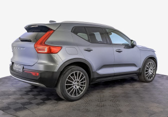 Подержанный автомобиль Volvo XC40 2018 года (5 фото)