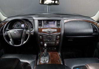Подержанный автомобиль Nissan Patrol 2010 года (13 фото)