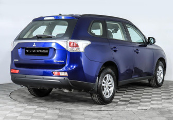 Подержанный автомобиль Mitsubishi Outlander 2013 года (3 фото)