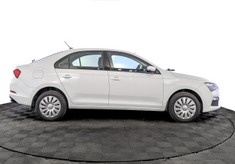 Подержанный автомобиль Skoda Rapid Liftback 2022 года (4 фото)