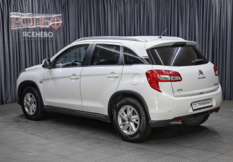 Подержанный автомобиль Citroen C4 Aircross 2014 года (7 фото)