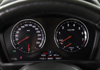 Подержанный автомобиль BMW X1 2022 года (11 фото)