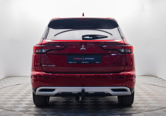 Подержанный автомобиль Mitsubishi Outlander 2022 года (4 фото)