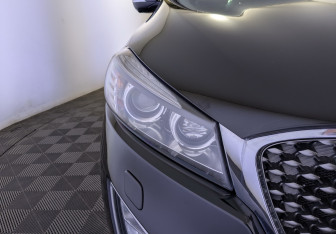 Подержанный автомобиль Kia Sorento 2017 года (17 фото)