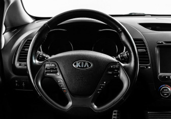 Подержанный автомобиль Kia Cerato Sedan 2015 года (10 фото)