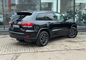 Подержанный автомобиль Jeep Grand Cherokee 2019 года (8 фото)