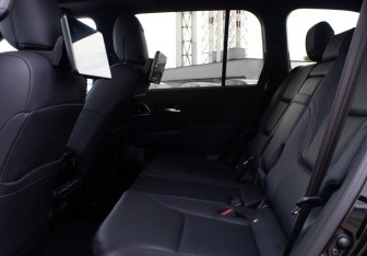Подержанный автомобиль Toyota Land Cruiser Suv 2023 года (11 фото)